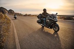 A BMW Motorrad atualiza as luxuosas turísticas K 1600
