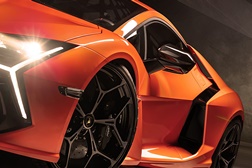 Novo Lamborghini Revuelto equipado com pneus Bridgestone - Pneus desenvolvidos sob medida para o alto desempenho do novo Lamborghini Revuelto
