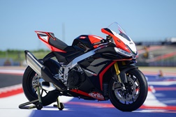 Edição Especial Aprilia RSV4 Factory e Tuono V4 Factory SE-09 SBK