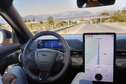 Com o Ford Bluecruise é possível viajar pela europa sem tocar no volante ou nos pedais - Aprovado pela Comissão Europeia para ser utilizado pelos condutores do novo Mustang Mach-E em 15 novos países europeus