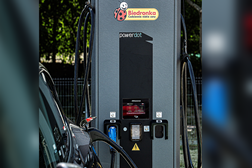 Powerdot e Biedronka implementam na Polónia a maior rede de carregamento rápido - Vão ser 600 estações de carregamento de 120 kW até ao final de 2024