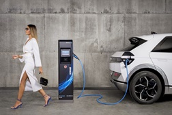 Volt-e agora com estações de carregamento em aço inox - Novo modelo de carregamento para a via pública