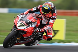 Davies veio detrás para vencer