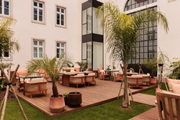SANTA JOANA TERRACE: snacks e cocktails no segredo mais bem guardado de Lisboa - Mariscos do raw bar, bebidas de assinatura e novos pratos de verão