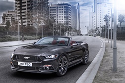 O novo Mustang acelera em menos de 5 segundos dos 0 aos 100 Km/h
