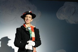 Mary Poppins salva mais uma família em apuros
