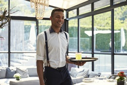 Hilton abre 800 vagas para jovens