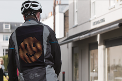 Na Ford um Emoji + Busão + Tecnologia = #SHARETHEROAD - Segurança adicional na estrada