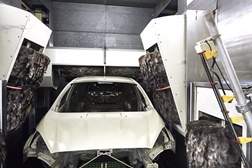 Espanador Gigante Feito de Plumas de Avestruz Ajuda a Ford a Alcançar uma Pintura Mais Perfeita