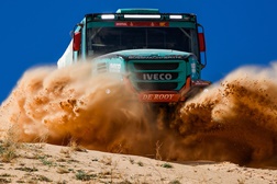 Petronas Team De Rooy Iveco a postos para o Rally Dakar 2022 - Equipa constituída por dois camiões Iveco Powerstar