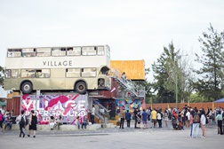 Cafetaria Village abre autocarro para jantares todas as sextas e sábados