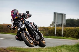 Honda CB1000 Hornet passa a contar com proteção de motor homologada pela FIM