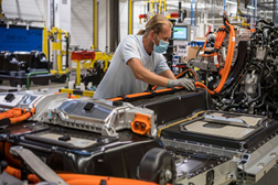 Capacidade produtiva de automóveis elétricos triplica na Volvo - Aumento capacidade de produção na sua fábrica na Bélgica