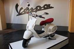 Vespa 946