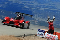Mitsubishi vence corrida de Pikes Peak com o MiEV Evolution III