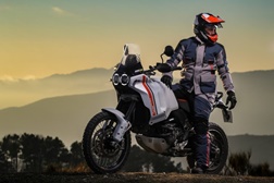 RST lança conjunto de vestuário Vulcan para o outono-inverno