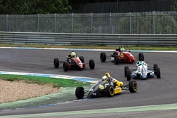Single Seater Series com arranque impetuoso no Estoril