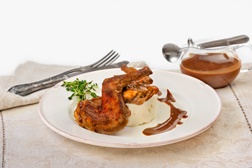Chef Hélio Loureiro deixa receita diferente para a ceia de Natal  - Coxa de coelho marinada em vinho do Porto e especiarias com puré de castanhas e maçã reineta com aroma de canela   