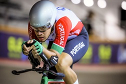 Dois jovens portugueses em pista na perseguição individual - Campeonato da Europa de Pista de Juniores e Sub-23