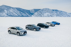 Lexus no gelo Siberiano - Desempenho numa aventura de condução 