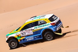 Equipe Mitsubishi Petrobras se mantém na frente no Atacama Rally