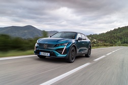 Peugeot 408 chega a Portugal no final deste ano - Um fastback dinâmico e inesperado sob todos os ângulos