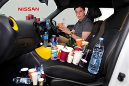 Nissan revela como os seus suportes para copos são pensados para não entornar