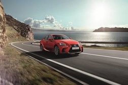 No Dia do Pai inove e ofereça o novo sedan híbrido Lexus IS