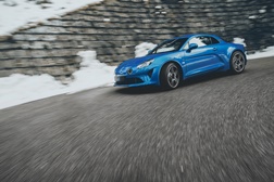 Alpine está de volta com o ágil e compacto desportivo A110