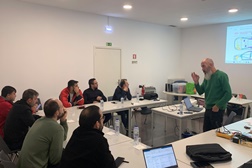 Rede ContiService promove formação certificada de nível III em veículos elétricos e híbridos - Mais uma dezena de agentes qualificada em manutenção de veículos elétricos