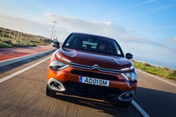 Novos C4 e ë-C4 - 100% Ëlectric chegam a Portugal - A berlina compacta by Citroën