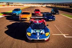 8 modelos Ford Performance juntos pela primeira vez em pista