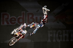 Red Bull X-Fighters World Tour 2012 arrancou no Dubai