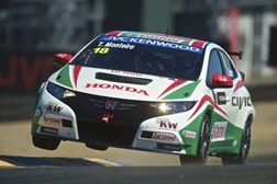 Pódio para Tiago Monteiro no Japão