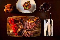 T-Bone Tender Steakhouse apresenta um menu onde os sabores locais se ligam a cortes de carne premium e exclusivos - Tivoli Marina Portimão