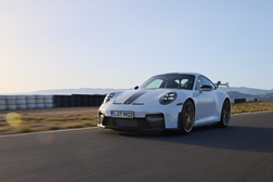 Novos 911 GT3 e 911 GT3 com Touring Package - Um estimulante motor atmosférico de 4,0 litros e relações de caixa mais curtas
