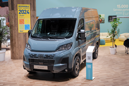 FIAT Professional Ducato presente no Salão de Caravanismo de Düsseldorf de 2024 - A exibir o seu Ducato Furgão com a nova transmissão automática AT8