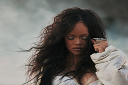 Rihanna está de volta com novo single "Lift Me Up"