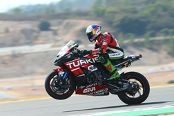 SBK França – Toprak Razgatlioglu estreia-se a vencer numa corrida de loucos!
