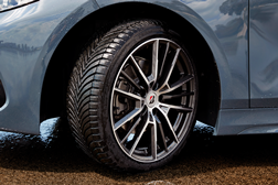 Época de chuva? Veja as recomendações da Bridgestone  - Para enfrentar com segurança as estradas molhadas