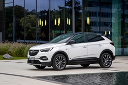 Opel Grandland X Híbrido ‘plug-in’ com tração dianteira disponível  - Primeiras unidades chegam em Abril