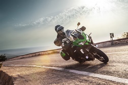 Kawasaki anuncia chegada da Versys 1000 S e atualização da Versys 1000 SE