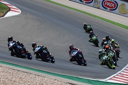 Pedro Fragoso e Vasco Esturrado no Mundial Supersport 300 em Portimão