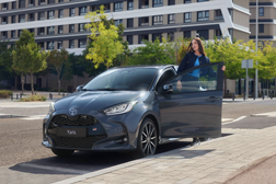 Toyota amplia a gama do Yaris para 2025 - Nova versão HYBRID 130 GR SPORT