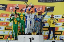 Félix da Costa brilha e sobe  ao pódio em estreia na Stock Car Brasil