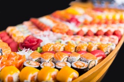 Aruki entrega sushi em barcos tradicionais