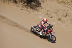 Paulo Gonçalves mantém segundo lugar e luta pela vitória no Dakar 2015
