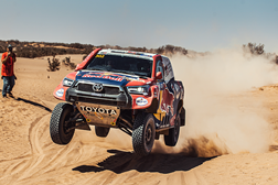 Hilux da Toyota Gazoo Racing triunfa no Rali de Marrocos - Na prova a única dificuldade mecânica foi ... um furo