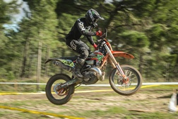 Hugo Basaula estreia-se a vencer no Enduro em Santo André
