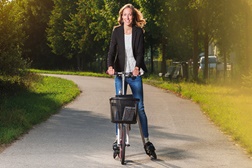 Não consegue escolher entre passeios de bicicleta ou de patins em linha? Agora há uma solução